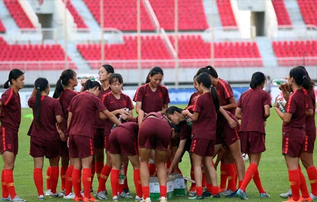 包含精彩瞬间：女足决赛对决激情上演的词条
