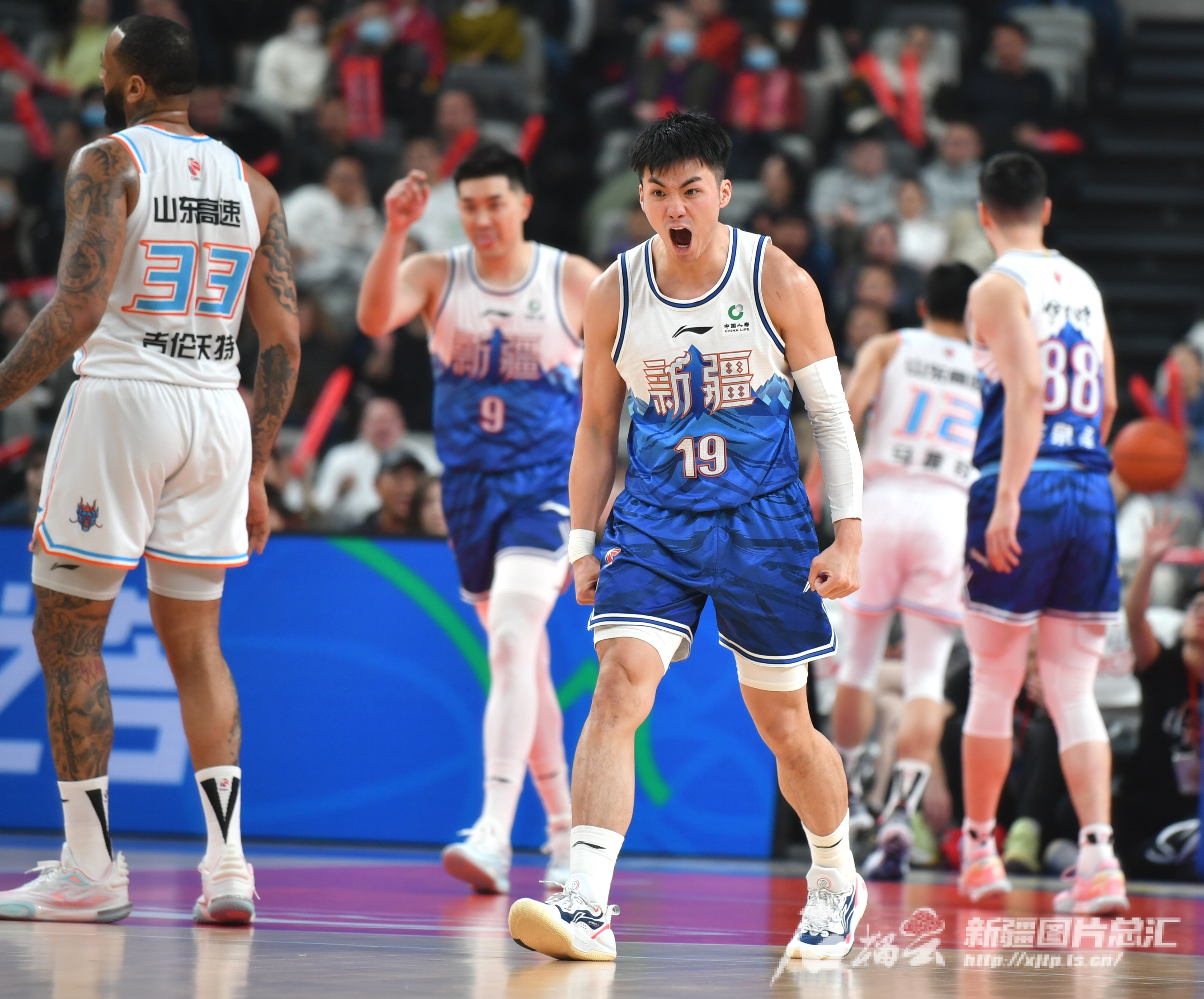 新疆男篮击败湖北男篮，实现连胜